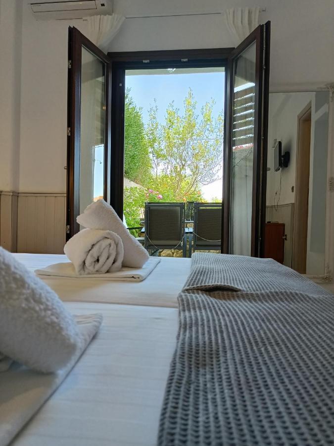 Appartement Marios Garden House à Áfitos Chambre photo